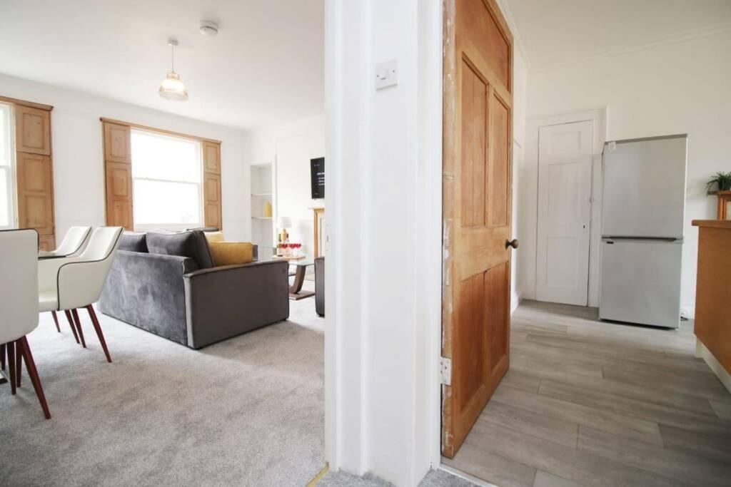 Spacious Georgian 3Bedroom Apartment, 5 Mins From Bath Abbey Exterior foto