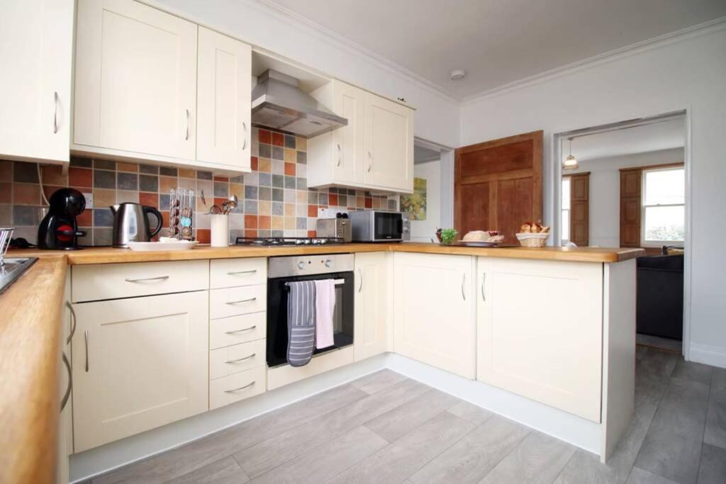 Spacious Georgian 3Bedroom Apartment, 5 Mins From Bath Abbey Exterior foto