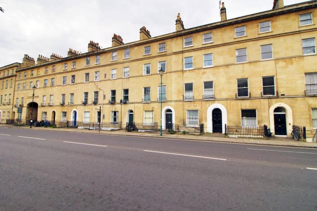 Spacious Georgian 3Bedroom Apartment, 5 Mins From Bath Abbey Exterior foto