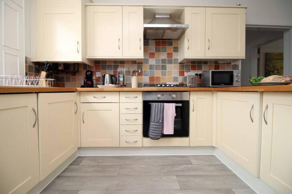 Spacious Georgian 3Bedroom Apartment, 5 Mins From Bath Abbey Exterior foto