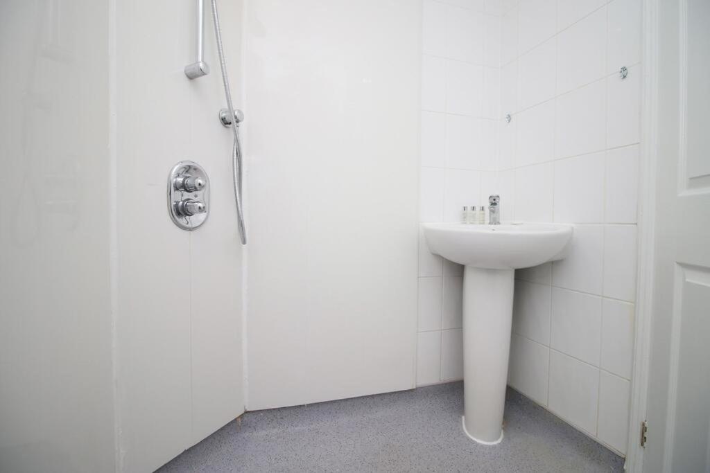 Spacious Georgian 3Bedroom Apartment, 5 Mins From Bath Abbey Exterior foto