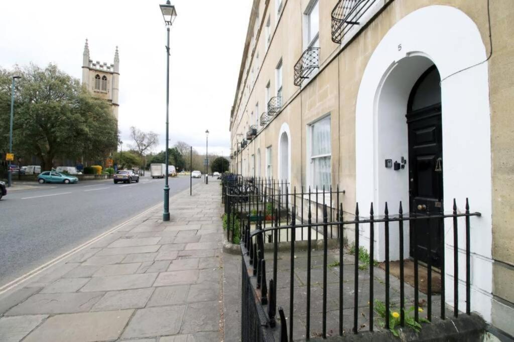 Spacious Georgian 3Bedroom Apartment, 5 Mins From Bath Abbey Exterior foto